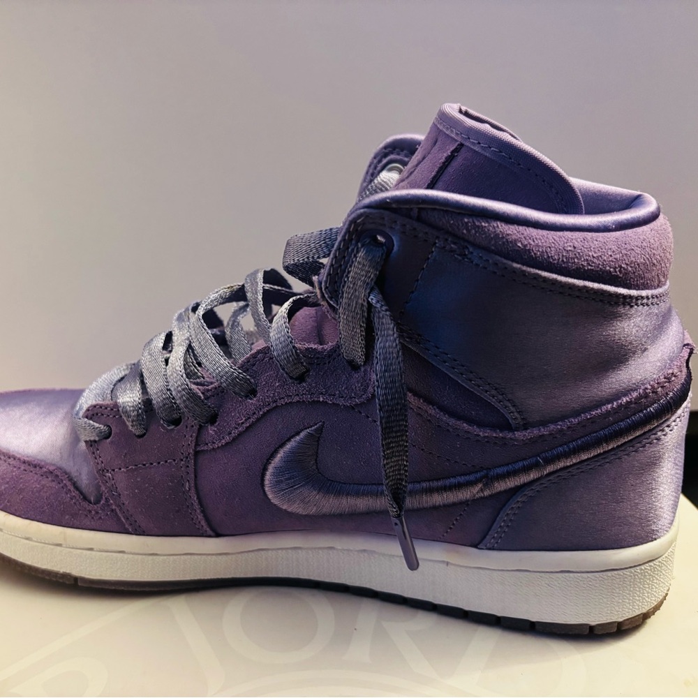 Air Jordan 1 Retro High 'Season of Her: Purple Earth' - Picture 2 of 12